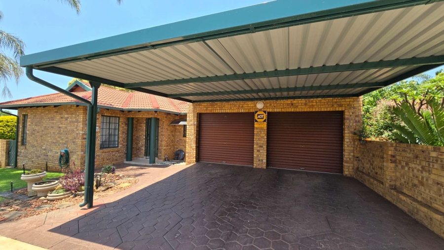 2 Bedroom Property for Sale in Magalieskruin Gauteng