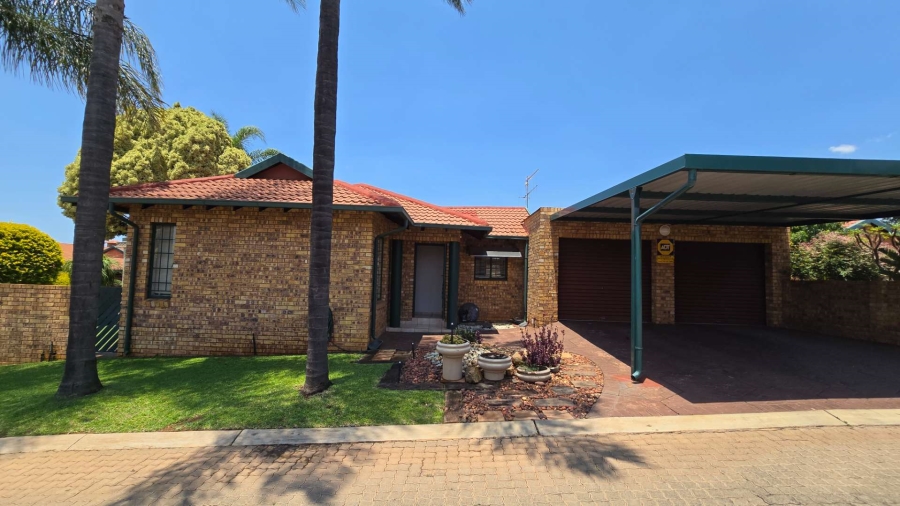 2 Bedroom Property for Sale in Magalieskruin Gauteng