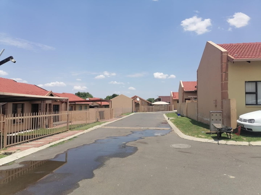 3 Bedroom Property for Sale in Birchleigh North Gauteng