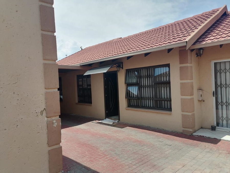 3 Bedroom Property for Sale in Birchleigh North Gauteng