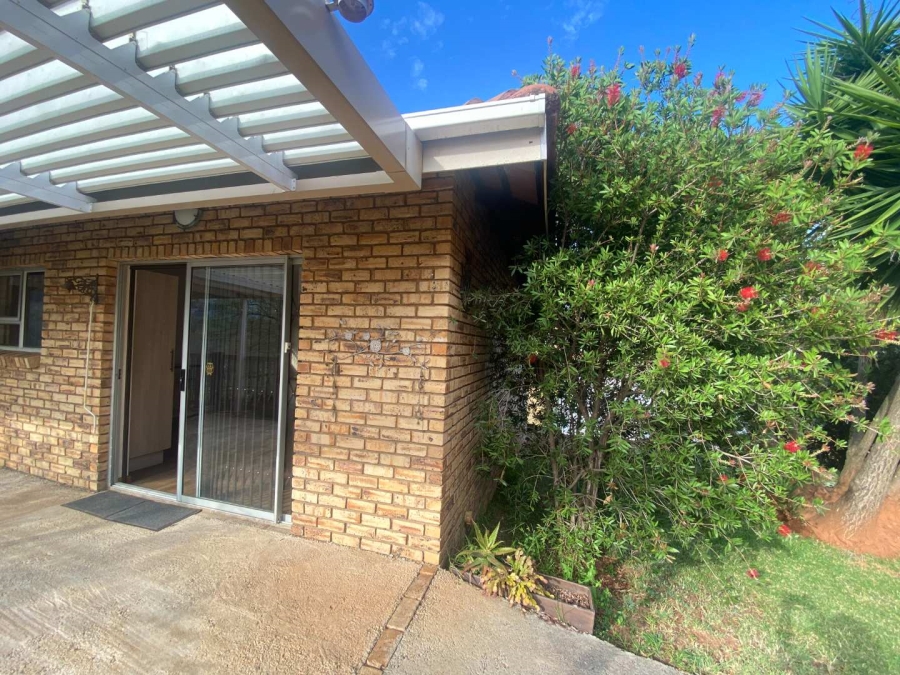 To Let 2 Bedroom Property for Rent in Rangeview Gauteng