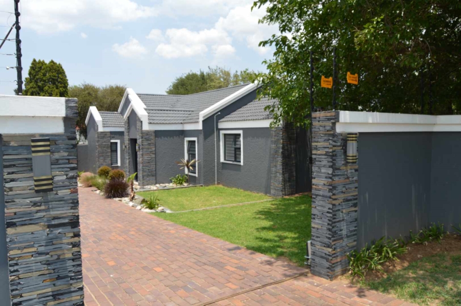 4 Bedroom Property for Sale in Verwoerdpark Gauteng