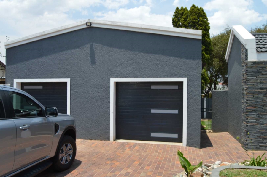 4 Bedroom Property for Sale in Verwoerdpark Gauteng