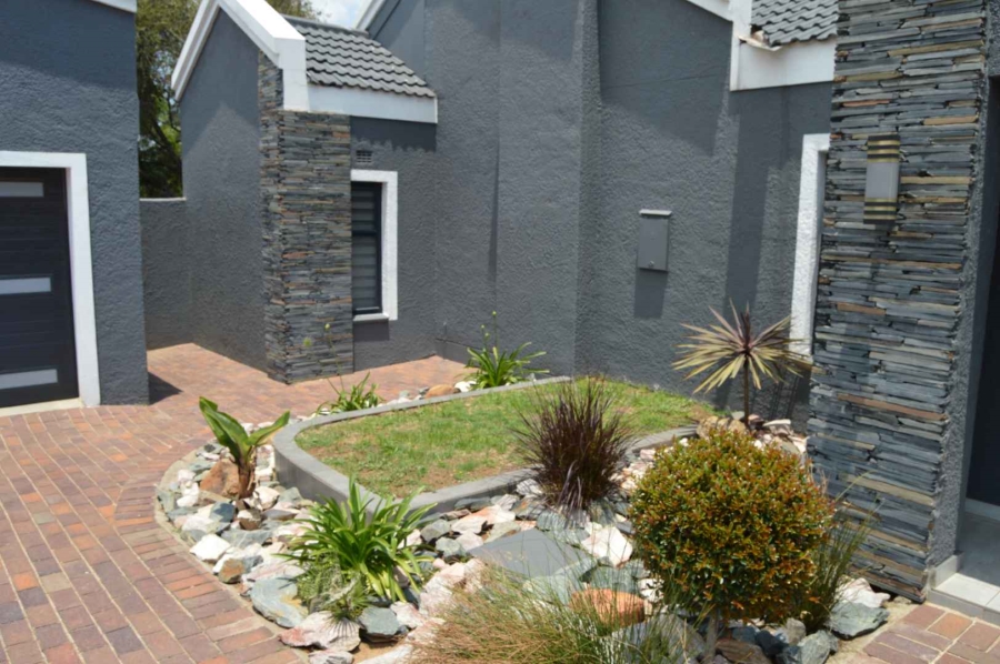 4 Bedroom Property for Sale in Verwoerdpark Gauteng