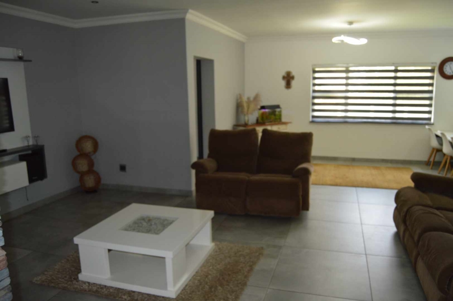 4 Bedroom Property for Sale in Verwoerdpark Gauteng