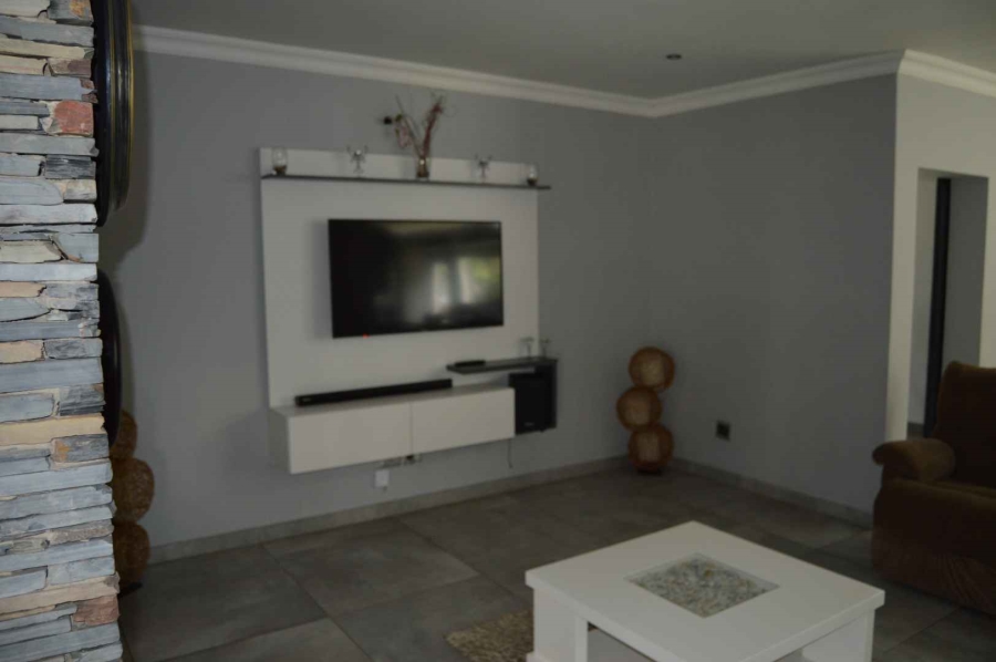 4 Bedroom Property for Sale in Verwoerdpark Gauteng