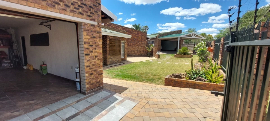 5 Bedroom Property for Sale in Brackendowns Gauteng