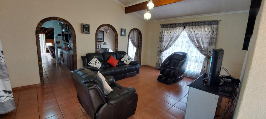 5 Bedroom Property for Sale in Brackendowns Gauteng