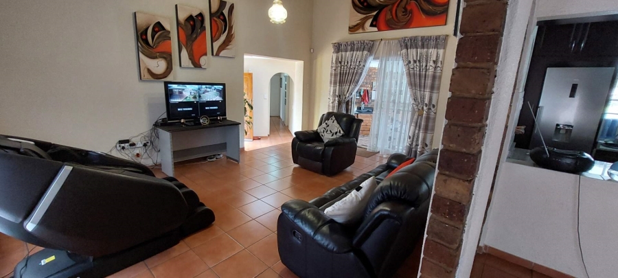 5 Bedroom Property for Sale in Brackendowns Gauteng