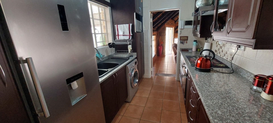 5 Bedroom Property for Sale in Brackendowns Gauteng