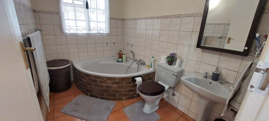 5 Bedroom Property for Sale in Brackendowns Gauteng