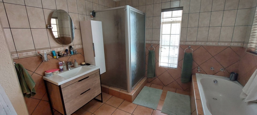 5 Bedroom Property for Sale in Brackendowns Gauteng