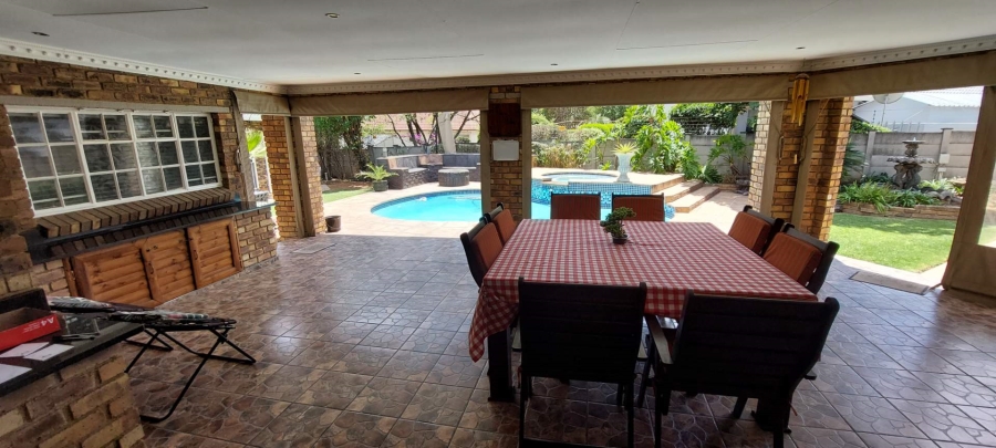 5 Bedroom Property for Sale in Brackendowns Gauteng