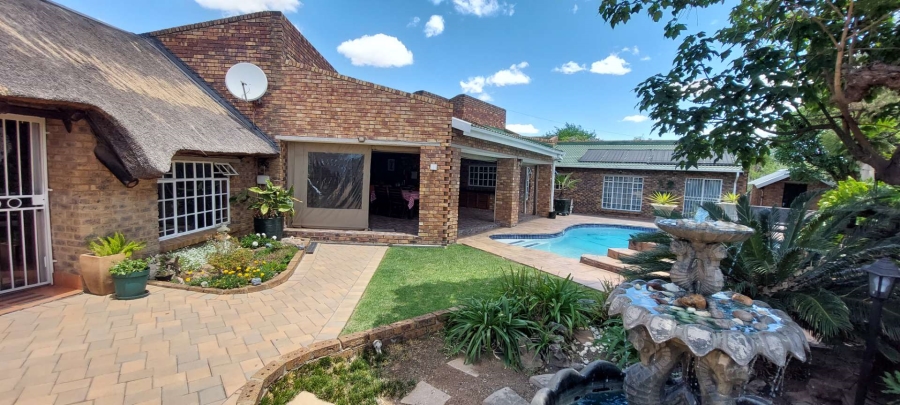 5 Bedroom Property for Sale in Brackendowns Gauteng