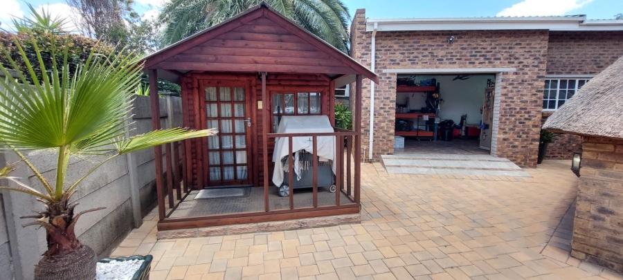 5 Bedroom Property for Sale in Brackendowns Gauteng