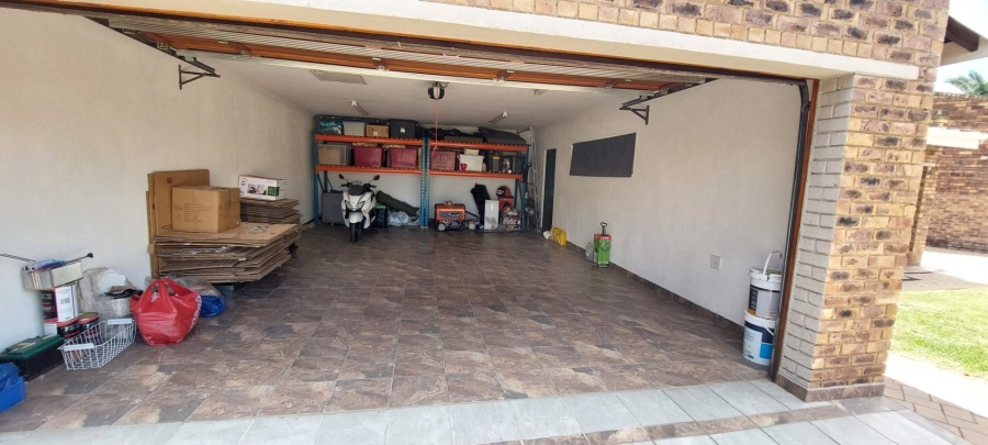 5 Bedroom Property for Sale in Brackendowns Gauteng