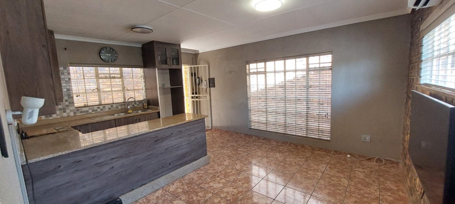 5 Bedroom Property for Sale in Brackendowns Gauteng