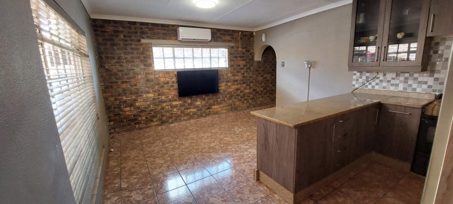 5 Bedroom Property for Sale in Brackendowns Gauteng