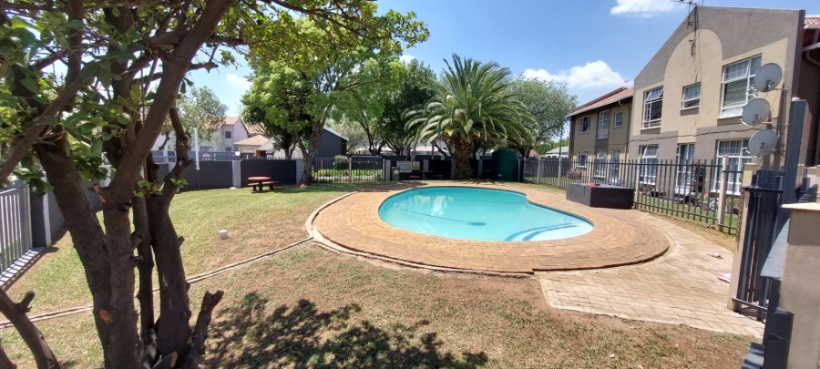 2 Bedroom Property for Sale in Verwoerdpark Gauteng