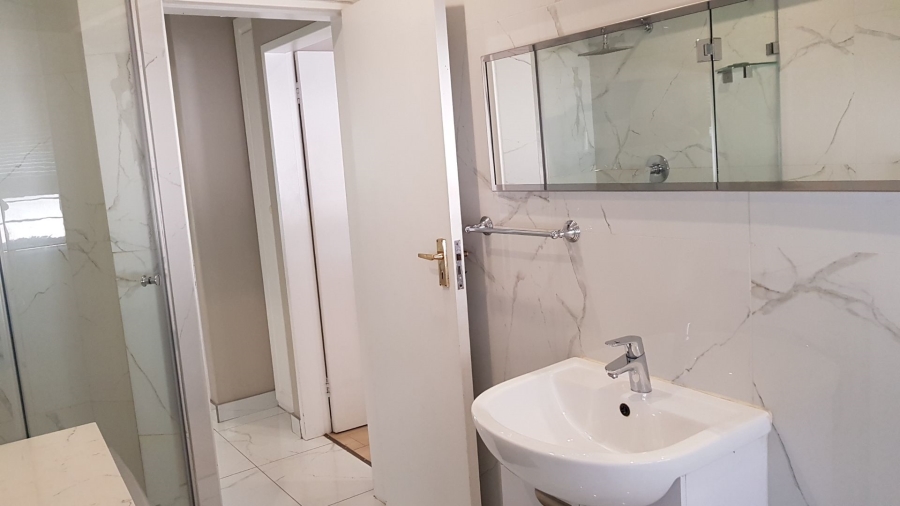 To Let 2 Bedroom Property for Rent in Sandown Gauteng