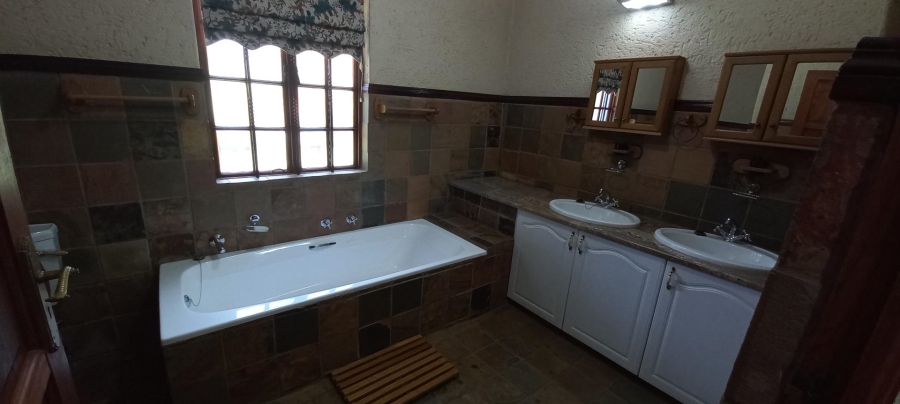 4 Bedroom Property for Sale in Waterkloof Gauteng