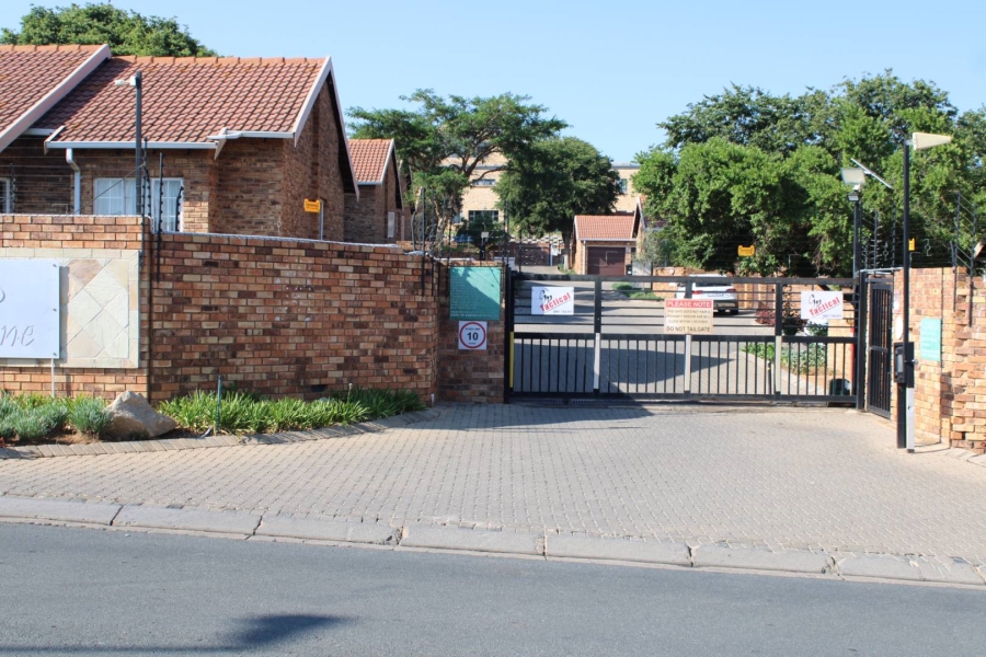 3 Bedroom Property for Sale in Wilgeheuwel Gauteng