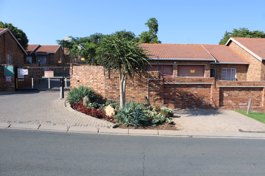 3 Bedroom Property for Sale in Wilgeheuwel Gauteng