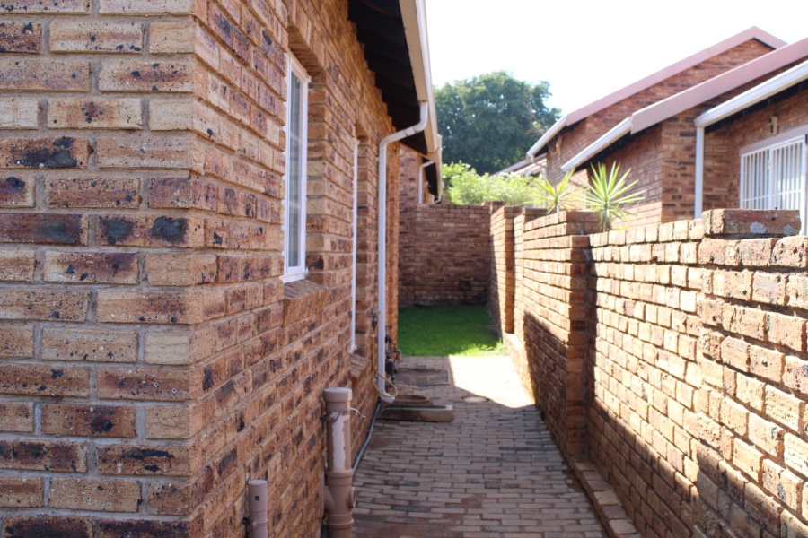 3 Bedroom Property for Sale in Wilgeheuwel Gauteng