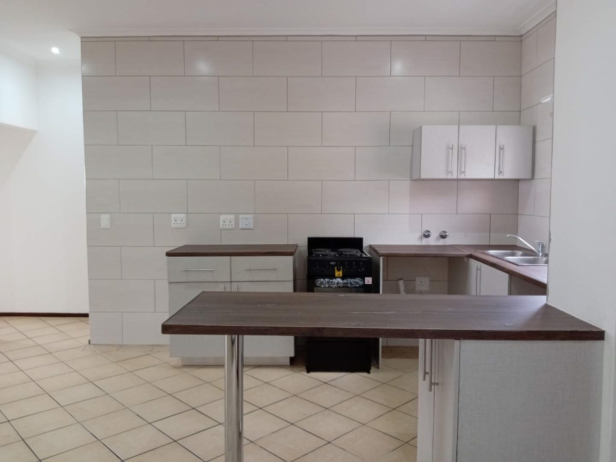 To Let 2 Bedroom Property for Rent in Sunnyrock Gauteng