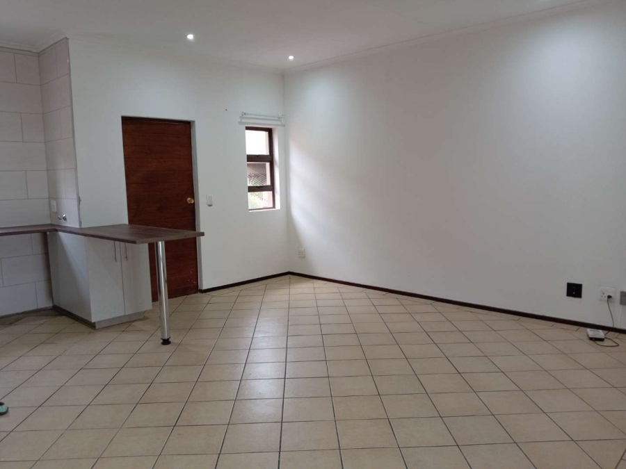 To Let 2 Bedroom Property for Rent in Sunnyrock Gauteng