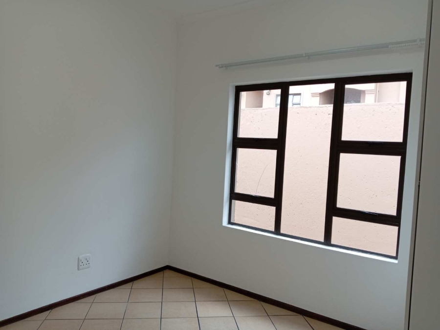 To Let 2 Bedroom Property for Rent in Sunnyrock Gauteng