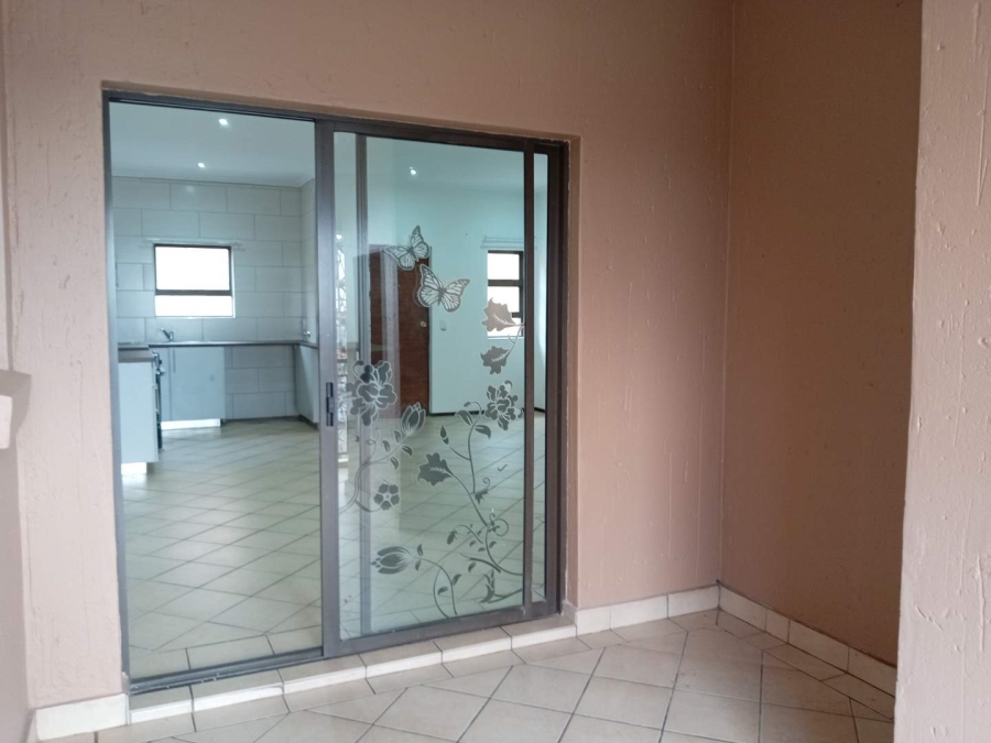 To Let 2 Bedroom Property for Rent in Sunnyrock Gauteng