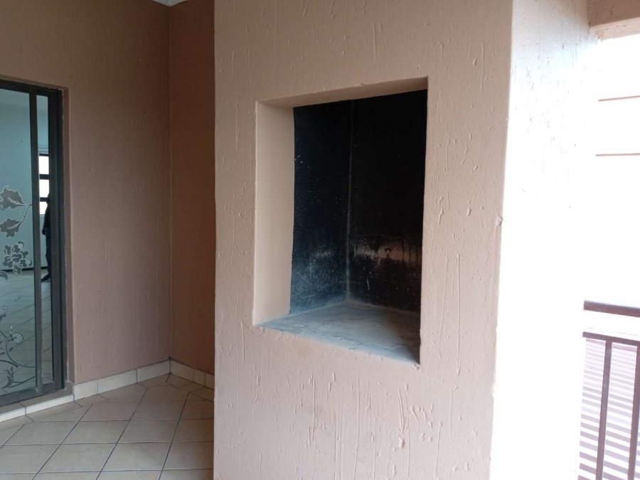 To Let 2 Bedroom Property for Rent in Sunnyrock Gauteng