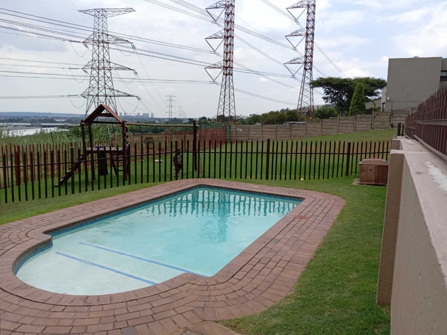 To Let 2 Bedroom Property for Rent in Sunnyrock Gauteng