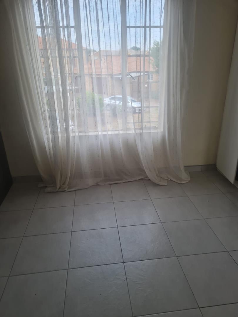 To Let 2 Bedroom Property for Rent in Noordwyk Gauteng