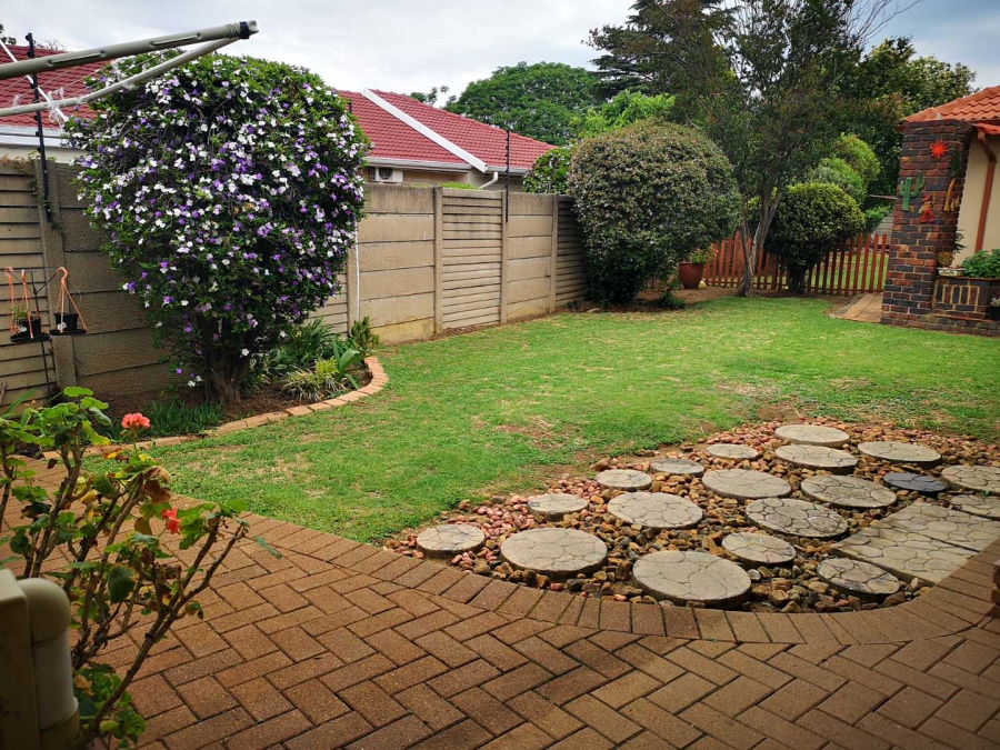 To Let 1 Bedroom Property for Rent in Brackenhurst Gauteng