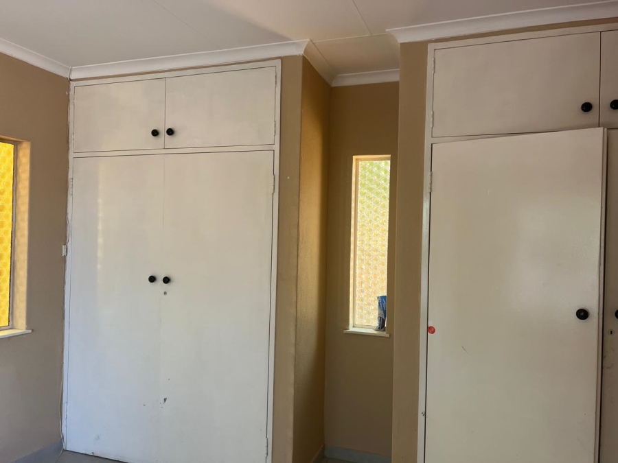 To Let 3 Bedroom Property for Rent in Glenvista Gauteng