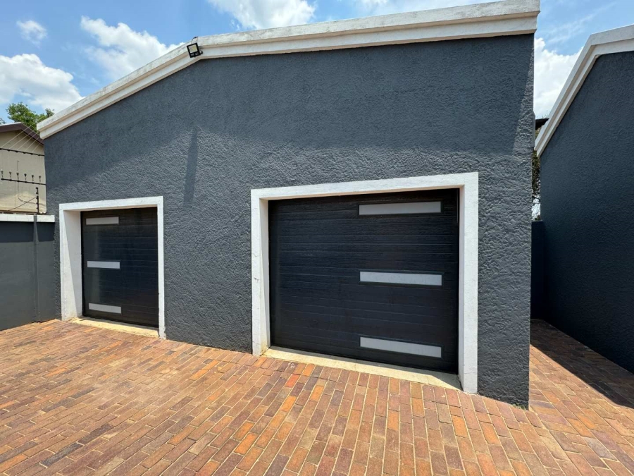 4 Bedroom Property for Sale in Verwoerdpark Gauteng