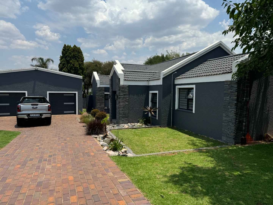 4 Bedroom Property for Sale in Verwoerdpark Gauteng