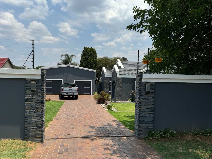 4 Bedroom Property for Sale in Verwoerdpark Gauteng