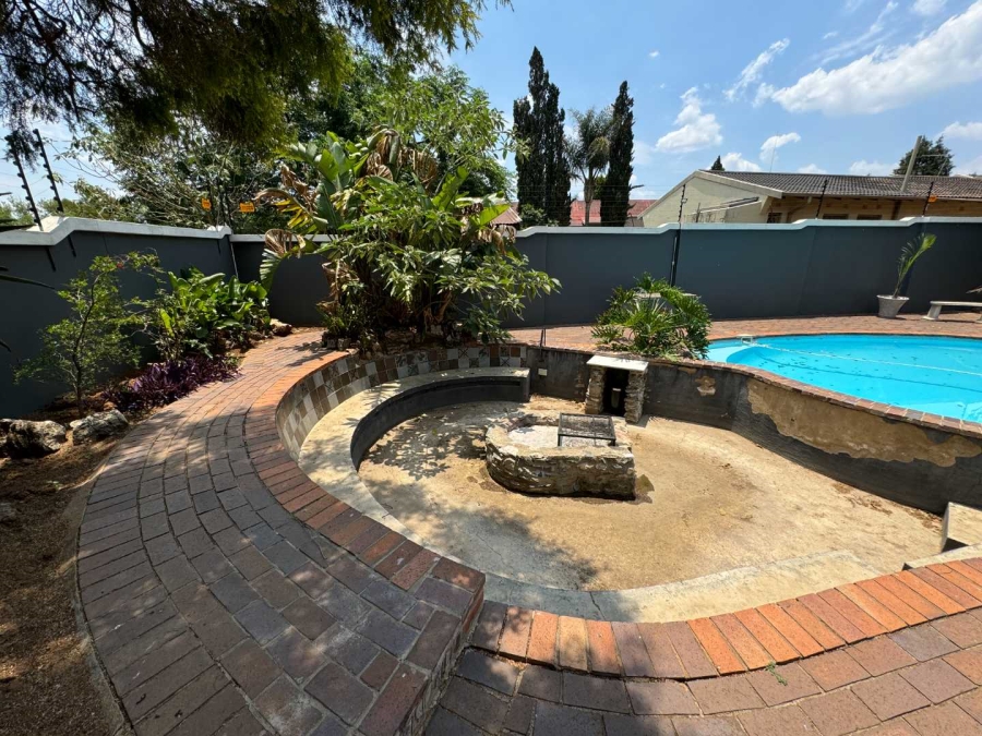 4 Bedroom Property for Sale in Verwoerdpark Gauteng