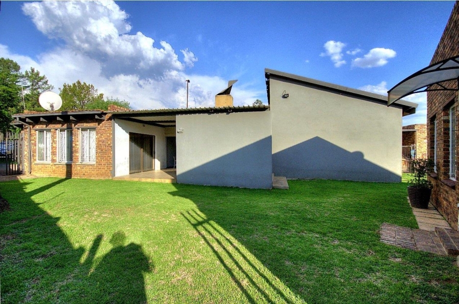 5 Bedroom Property for Sale in Brackendowns Gauteng