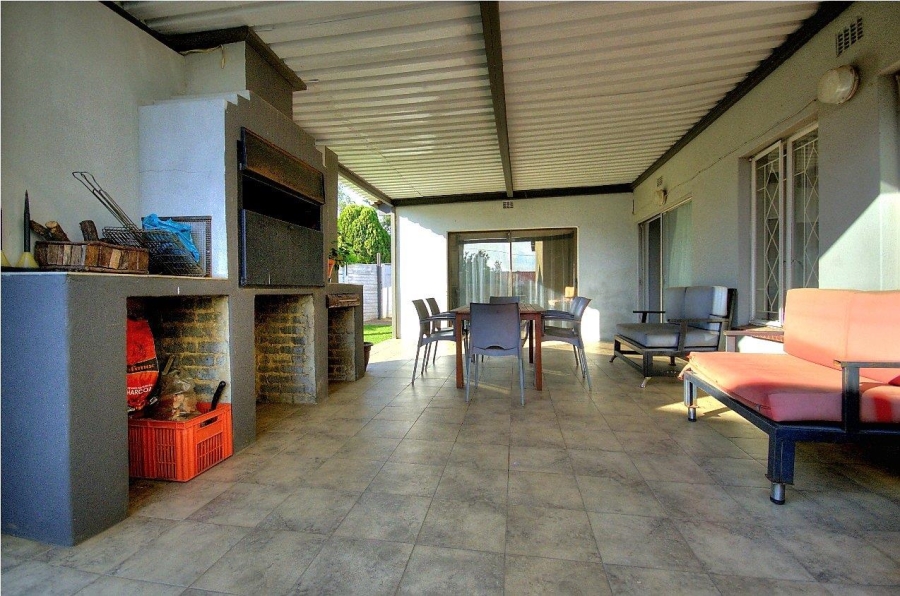 5 Bedroom Property for Sale in Brackendowns Gauteng