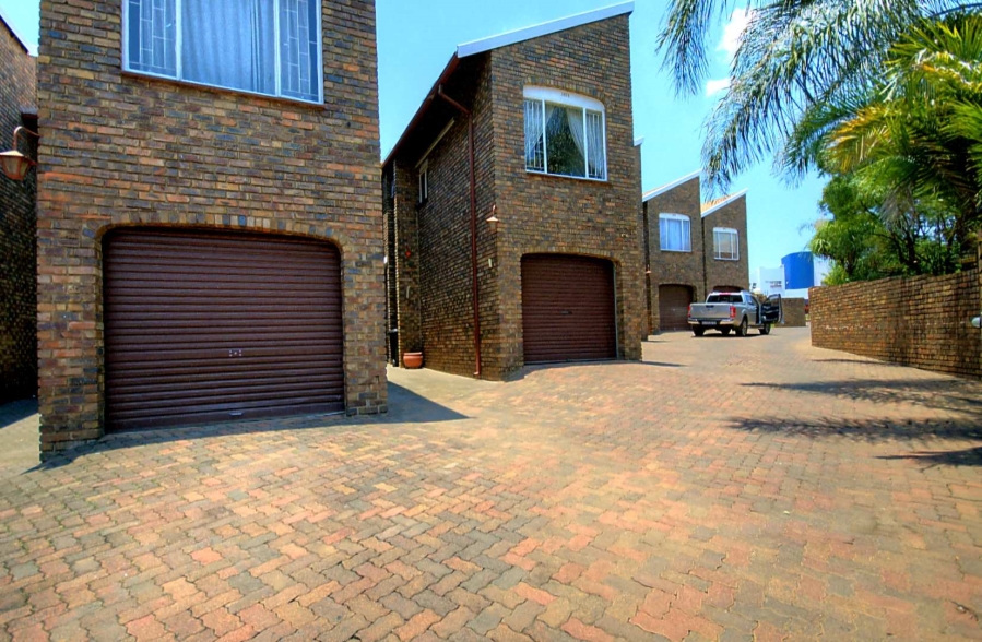 3 Bedroom Property for Sale in Brackendowns Gauteng