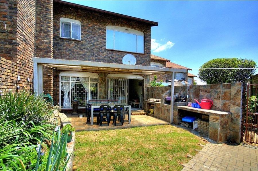 3 Bedroom Property for Sale in Brackendowns Gauteng