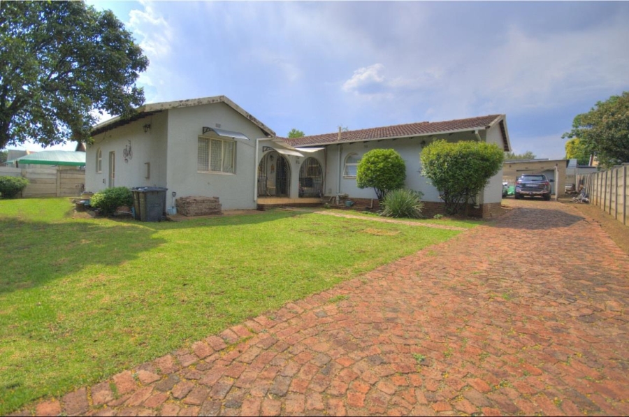 3 Bedroom Property for Sale in Brackendowns Gauteng