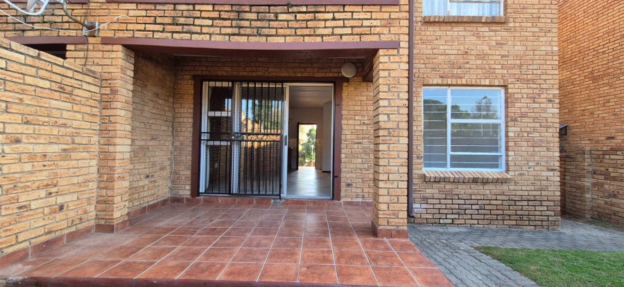 2 Bedroom Property for Sale in Honeydew Gauteng