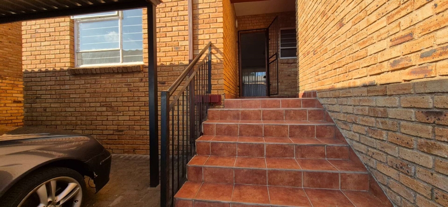 2 Bedroom Property for Sale in Honeydew Gauteng