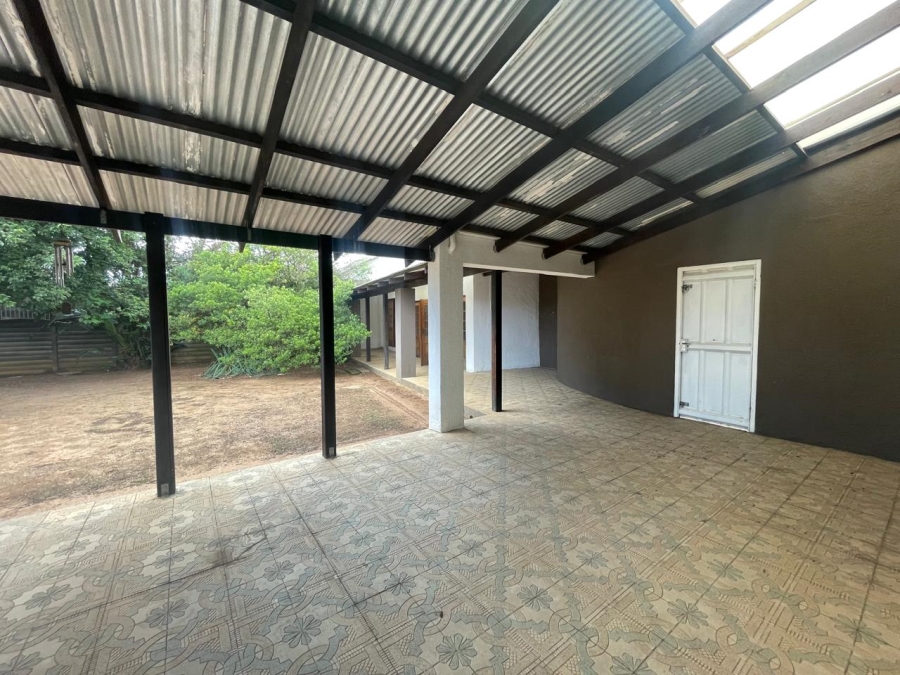 Commercial Property for Sale in Glen Marais Gauteng