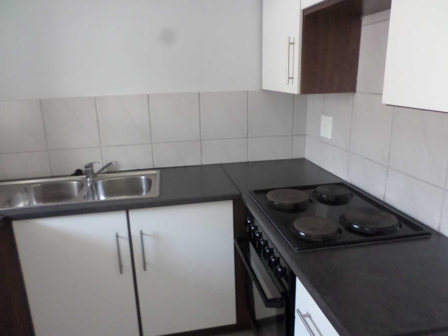 To Let 2 Bedroom Property for Rent in Die Hoewes Gauteng